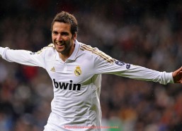 人人体育直播-偷偷直播火箭队比赛是否合法？体育版权问题探讨